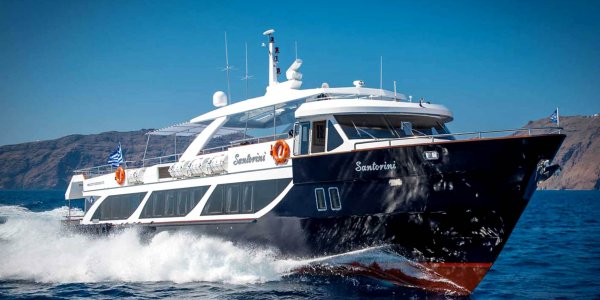 Das Boot Santorini von Maistros
