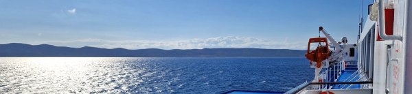 Il traghetto Ionis di Triton Lines in arrivo a Kea