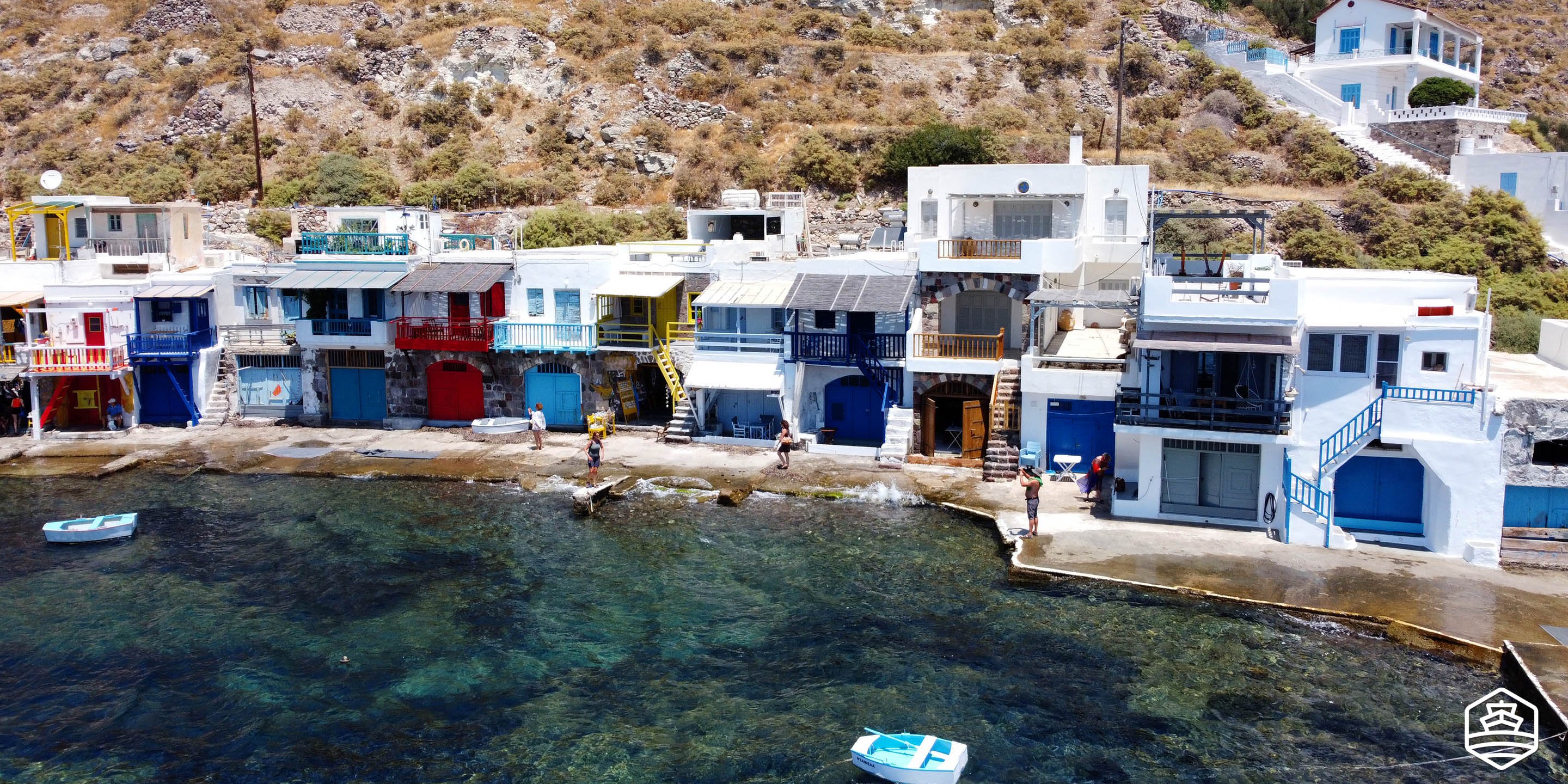 Die bunten Fischerhäuser im Dorf Klima auf der Insel Milos in Griechenland