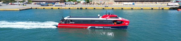 Die Hochgeschwindigkeitsfähre Aero 3 von Hellenic Seaways im Hafen von Piraeus