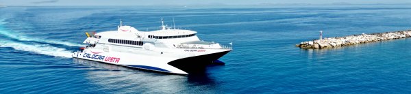 Le ferry à grande vitesse Caldera Vista de Seajets à Naxos